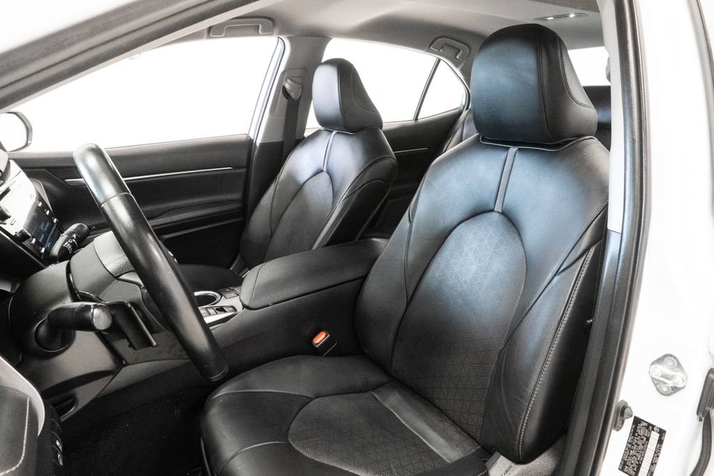 Used 2020 Toyota Camry XSE FWD image 7