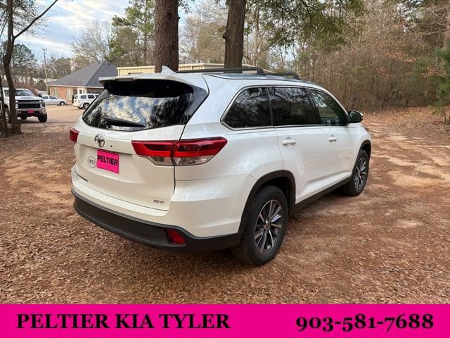 Used 2019 Toyota Highlander SE image 12