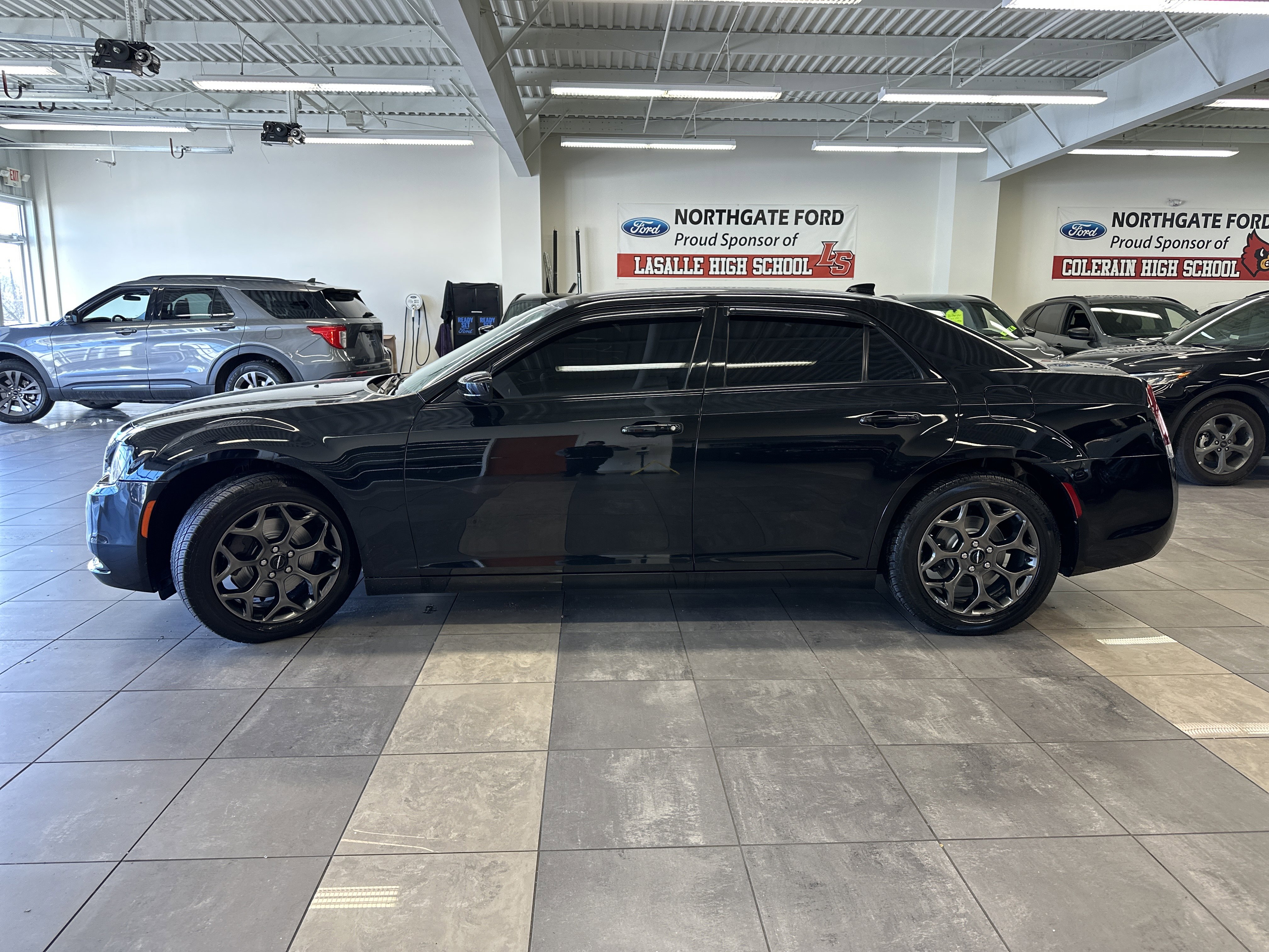 Used 2018 Chrysler 300 Touring w/ Sport Appearance Package image 15