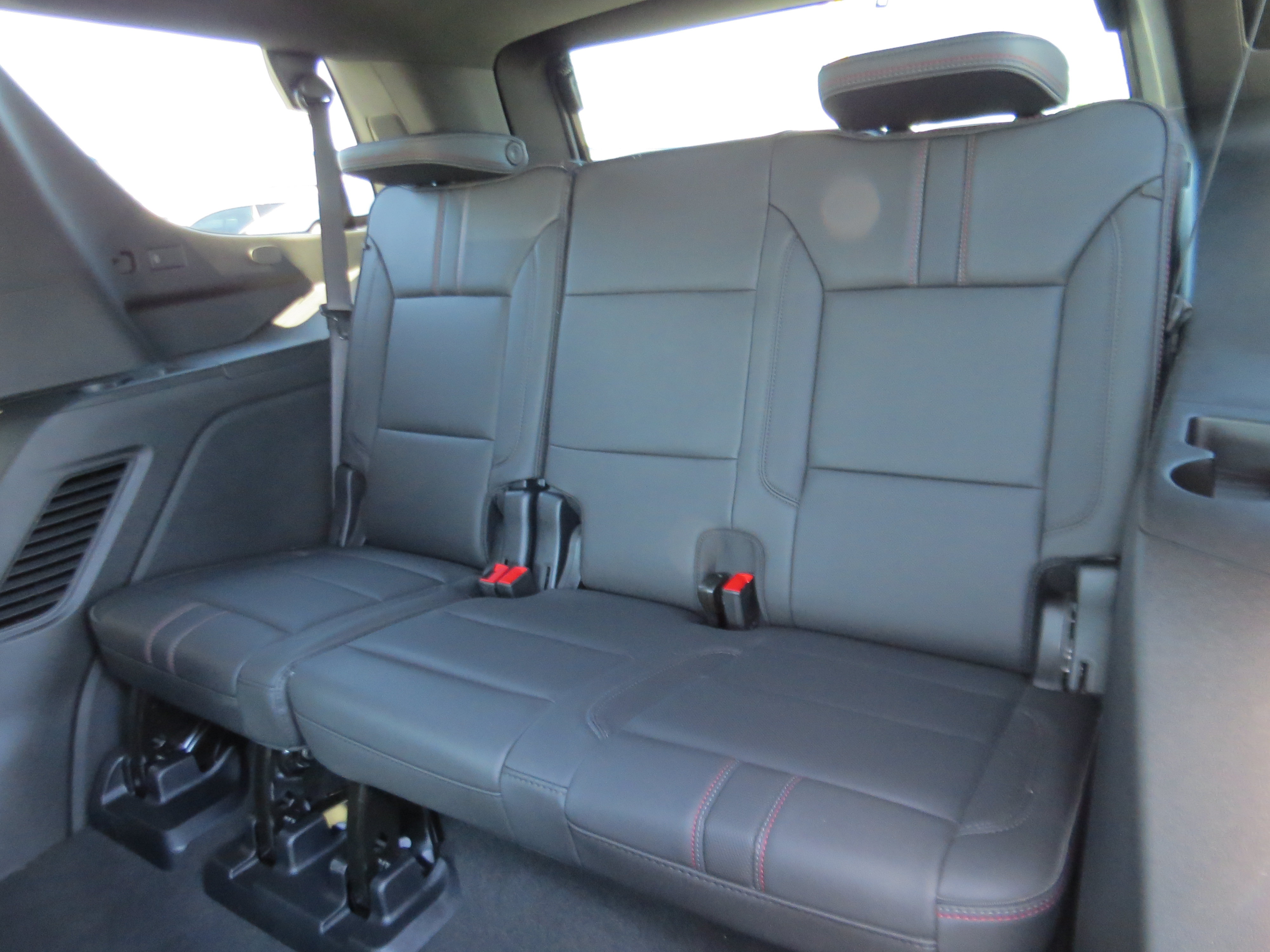 Used 2025 Chevrolet Tahoe RST w/ Advanced Technology Package AWD/4WD image 15