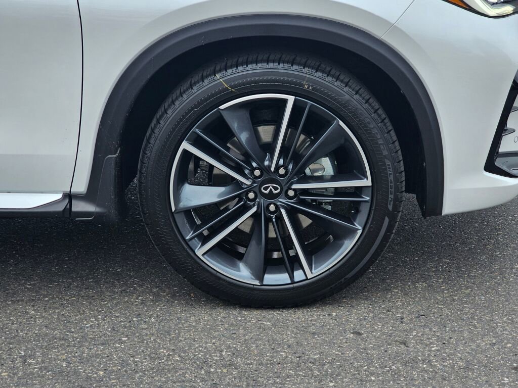 New 2025 INFINITI QX55 Essential image 9