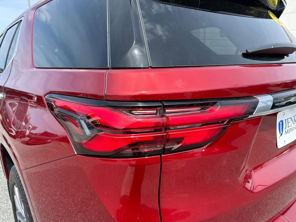 Used 2022 Chevrolet Traverse Premier FWD image 38