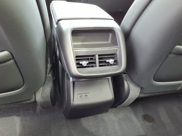 Used 2025 Cadillac Lyriq Luxury AWD/4WD image 15