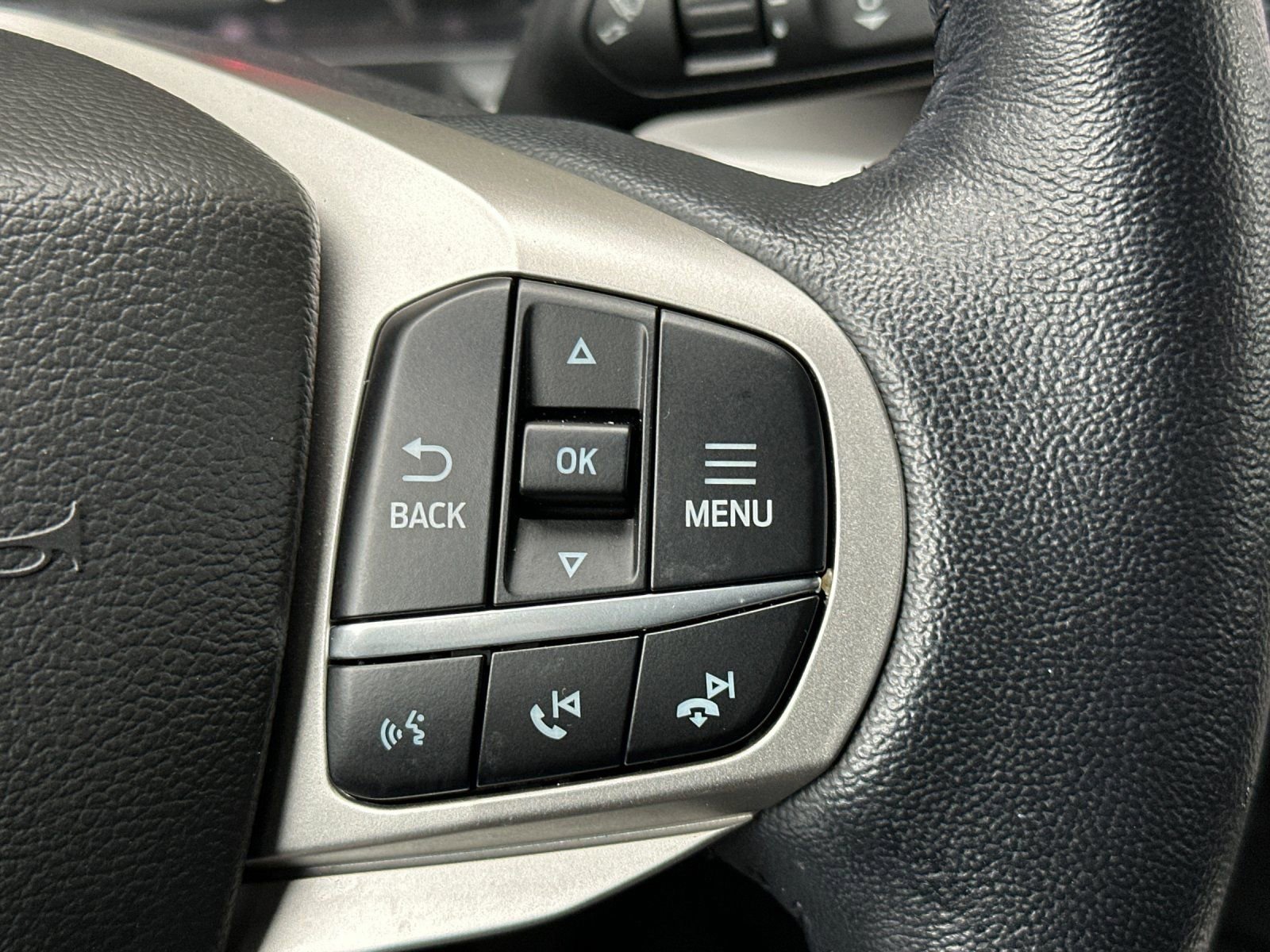 Used 2022 Ford Explorer XLT image 33