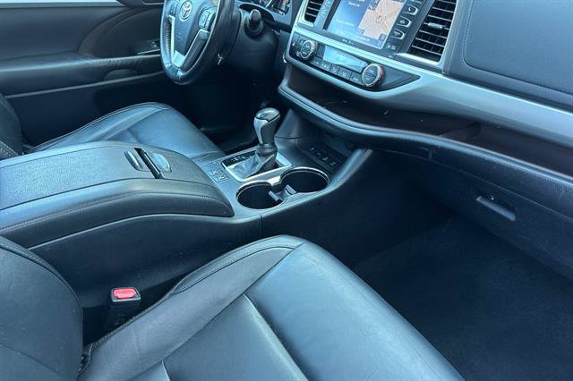 Used 2015 Toyota Highlander XLE AWD/4WD image 18