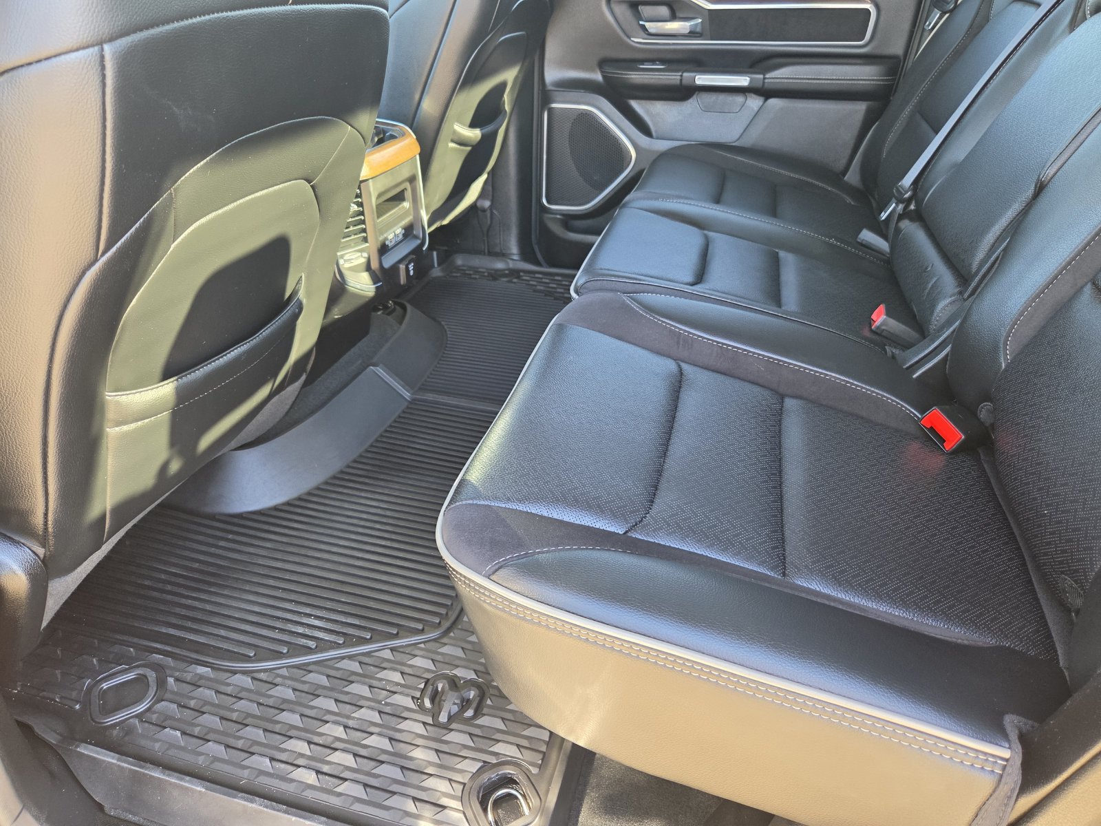 Used 2022 RAM 1500 Laramie AWD/4WD image 30