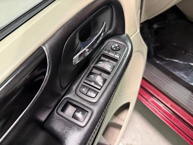 Used 2019 Dodge Grand Caravan SXT FWD image 12