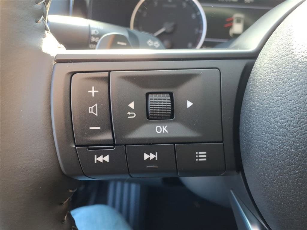 New 2025 Nissan Pathfinder SV image 20