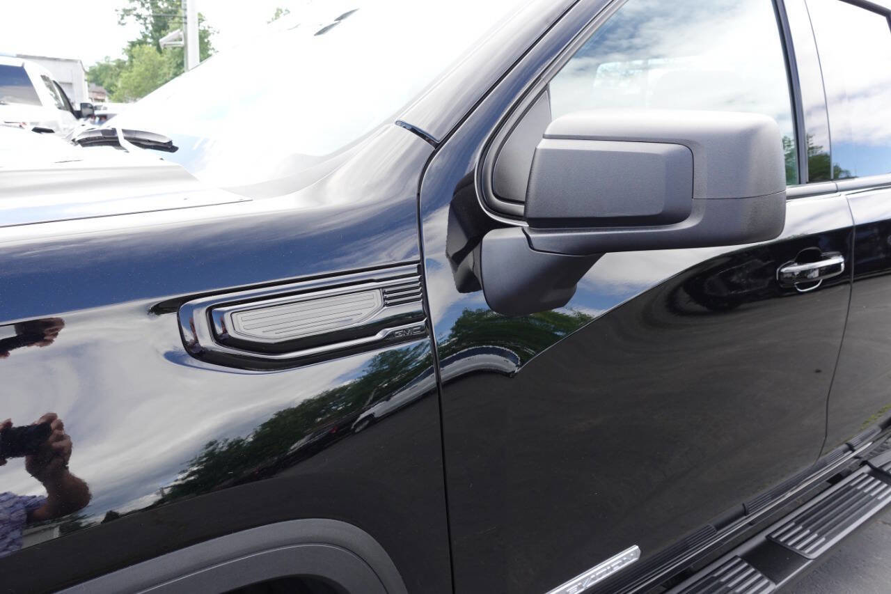 Used 2023 GMC Sierra 1500 Elevation w/ LPO, Elevation Black Package AWD/4WD image 8
