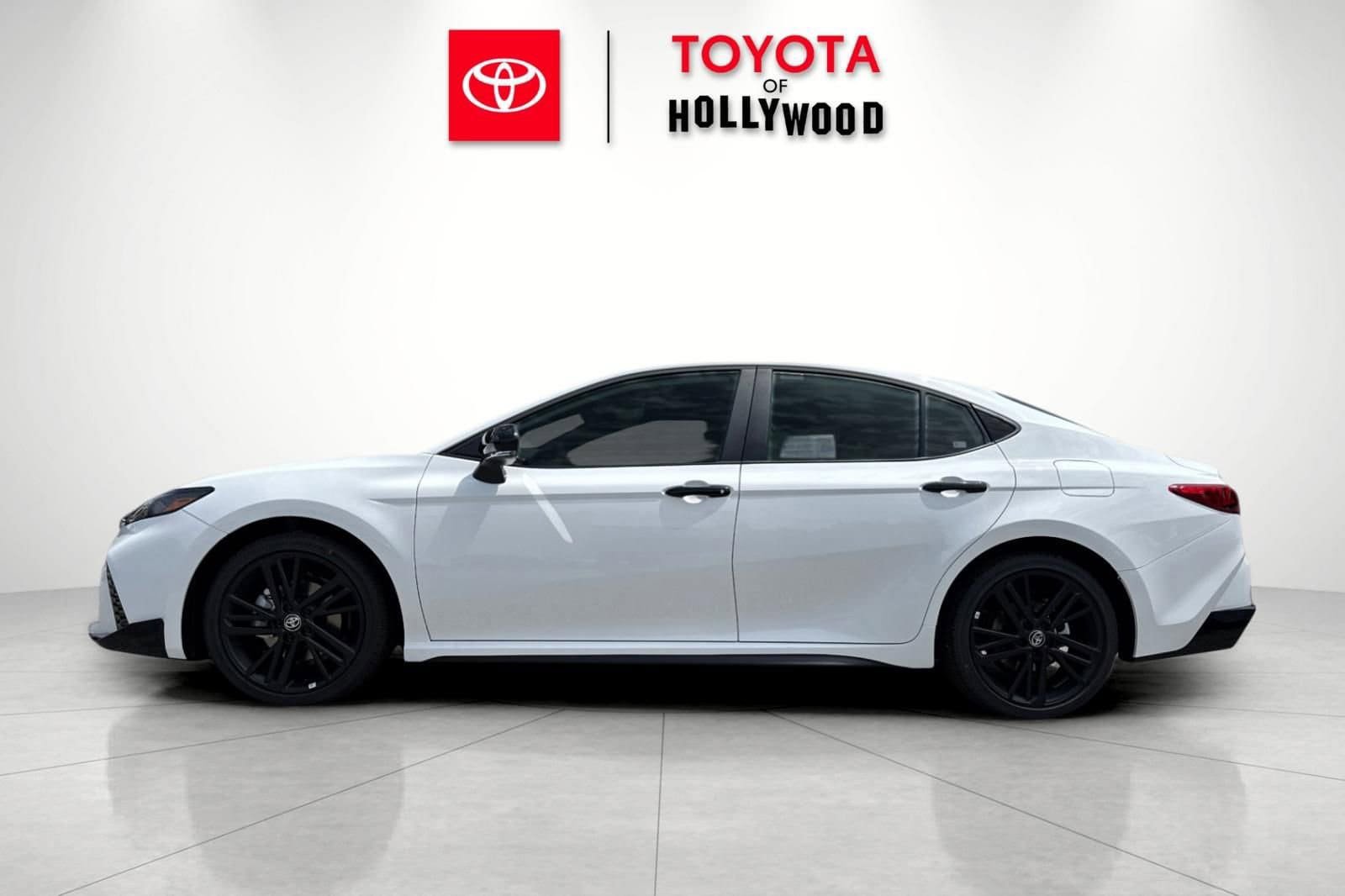 New 2026 Toyota Camry Hybrid FWD image 9