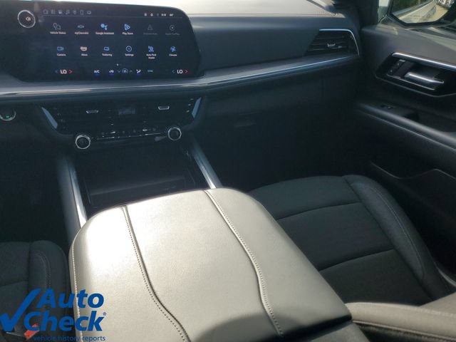 Used 2025 Chevrolet Suburban LS RWD image 15