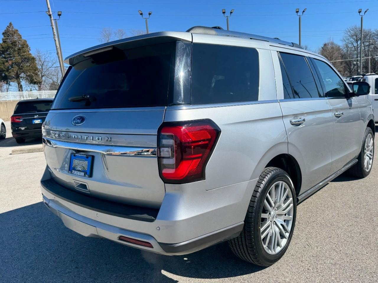 Used 2024 Ford Expedition Limited image 3