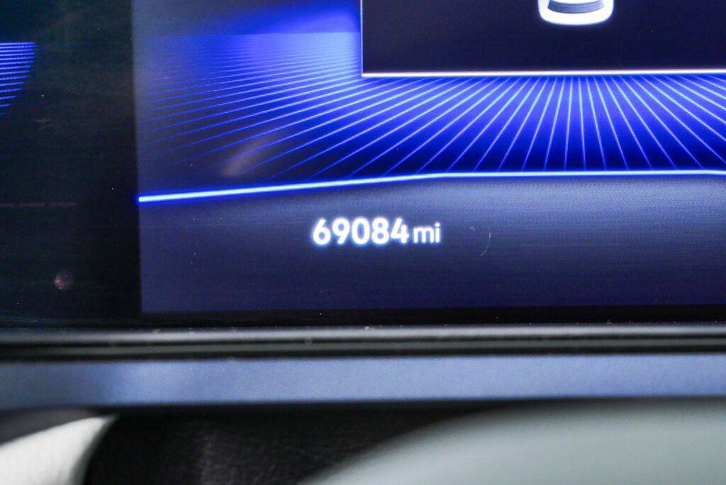 Certified 2022 Volkswagen Taos SE FWD image 11