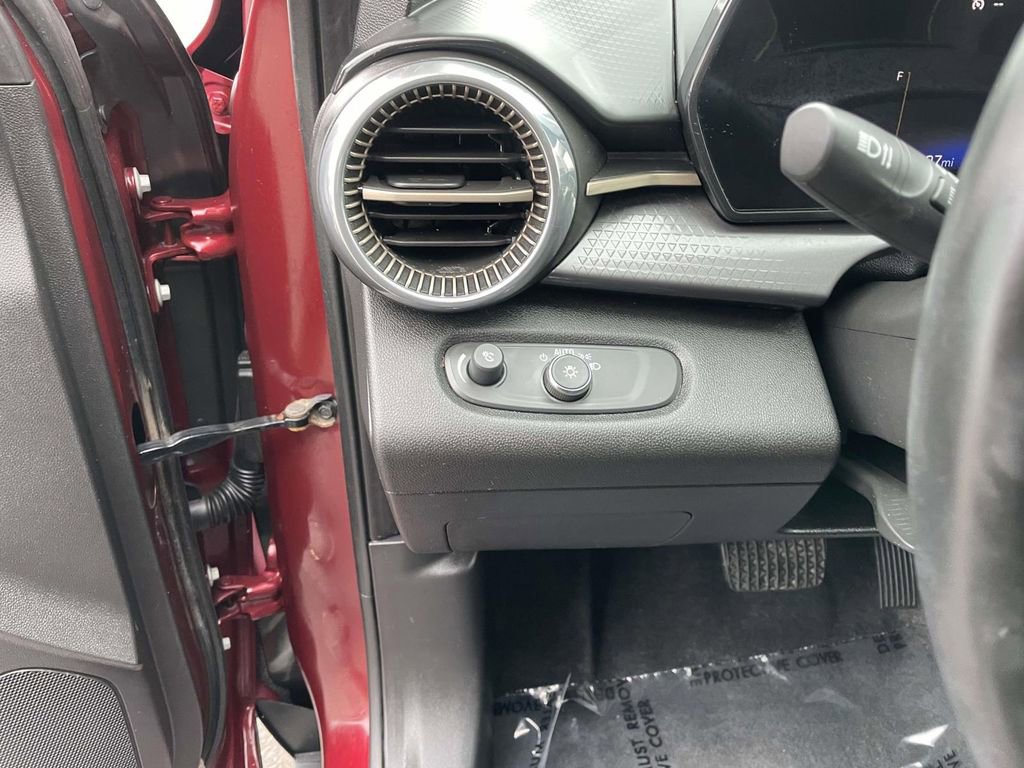 Used 2024 Chevrolet Trax ACTIV w/ Sunroof Package image 32