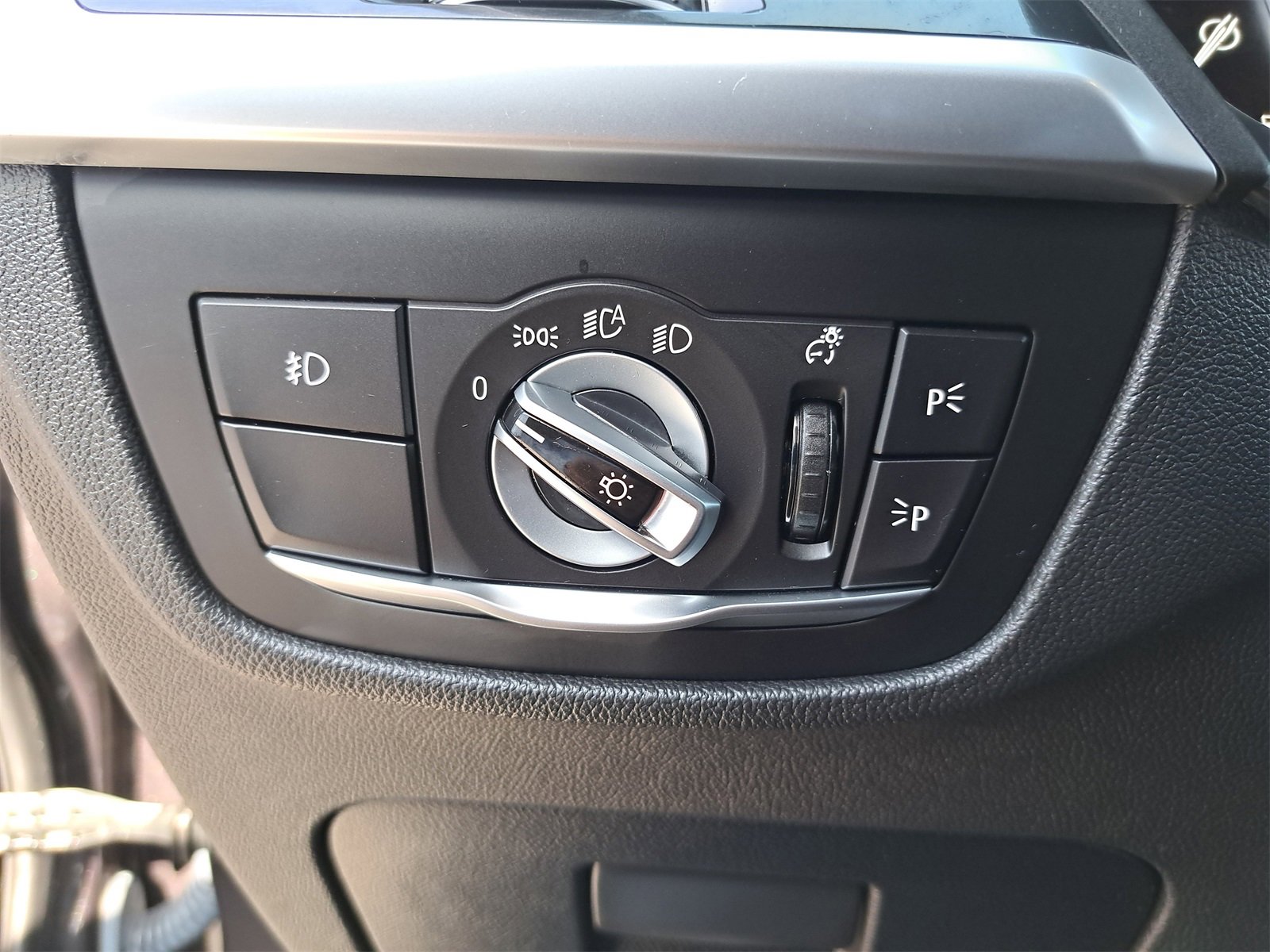 Used 2018 BMW X3 xDrive30i w/ M Sport Package image 29