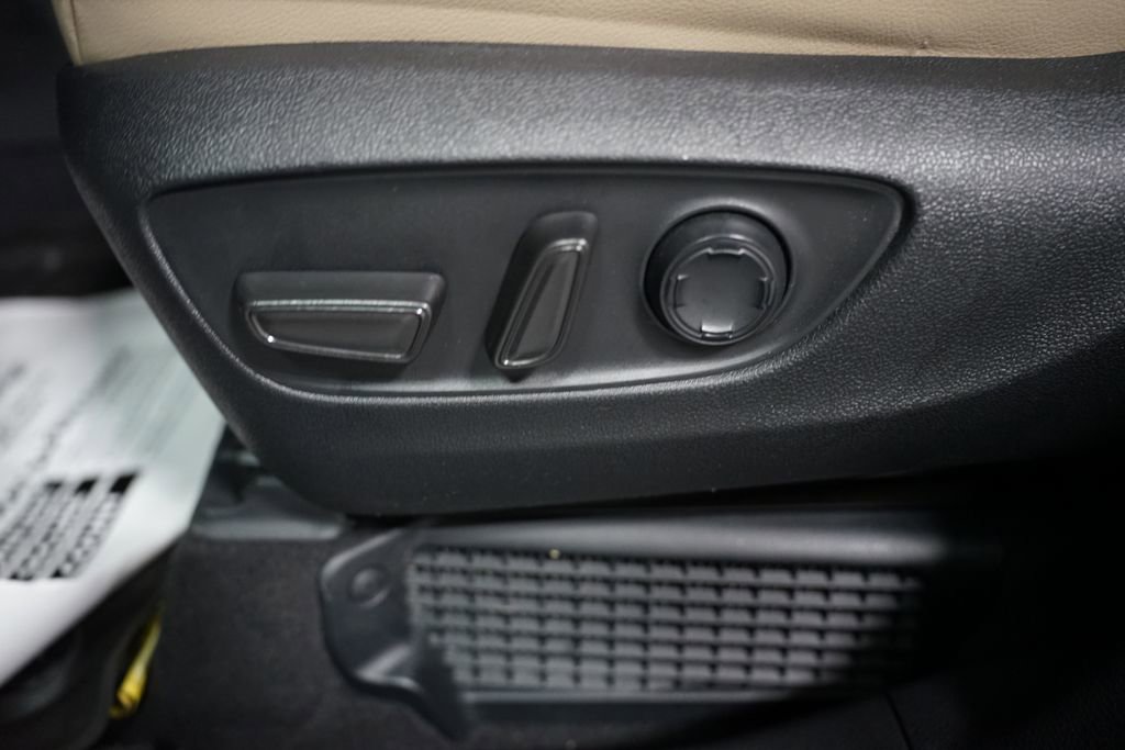 Used 2023 Toyota Sienna XLE FWD image 13