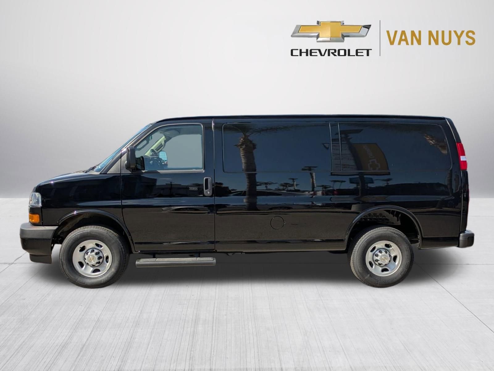 New 2026 Chevrolet Express 3500 RWD image 3