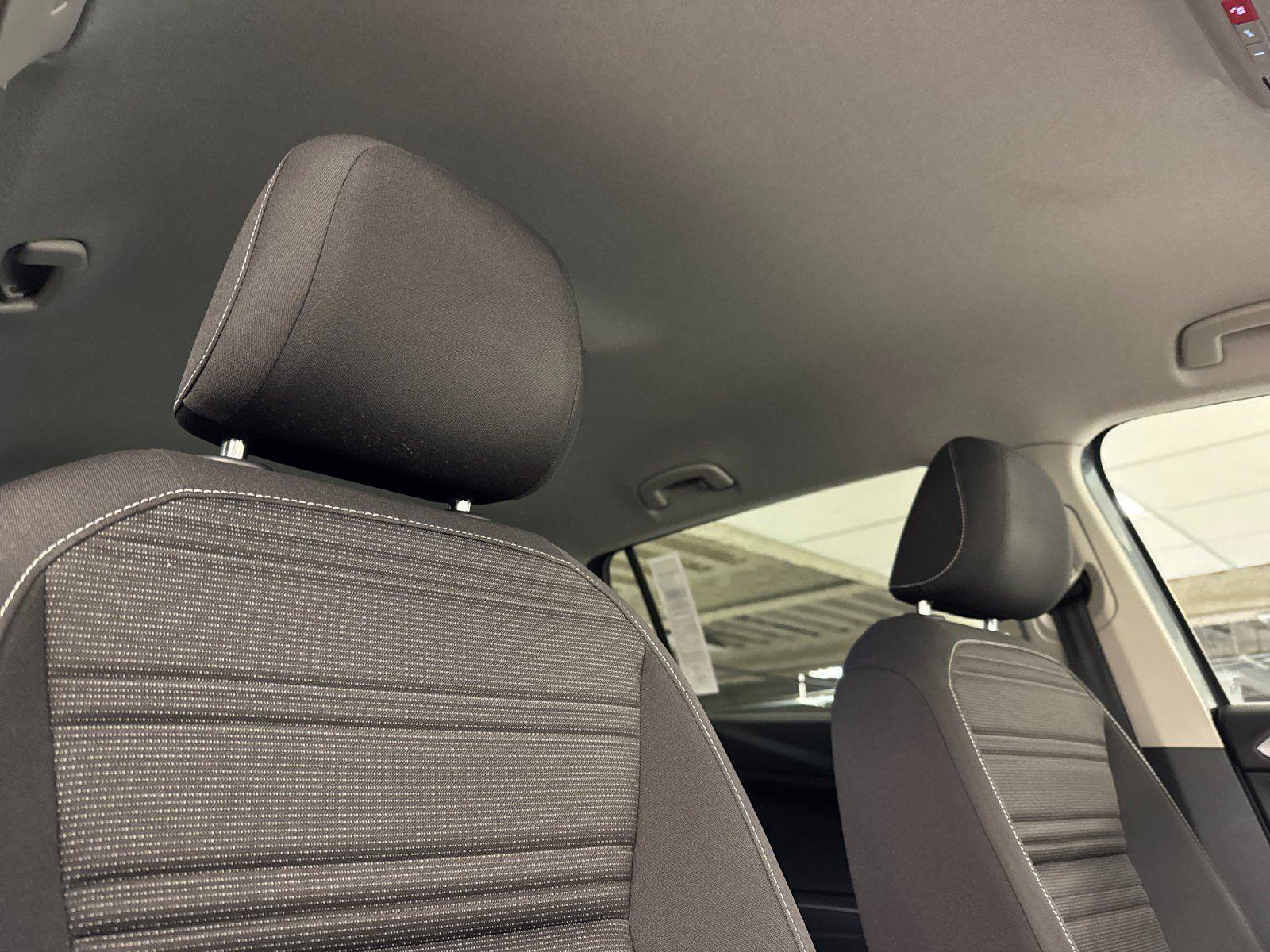 Used 2022 Volkswagen Tiguan S FWD image 17