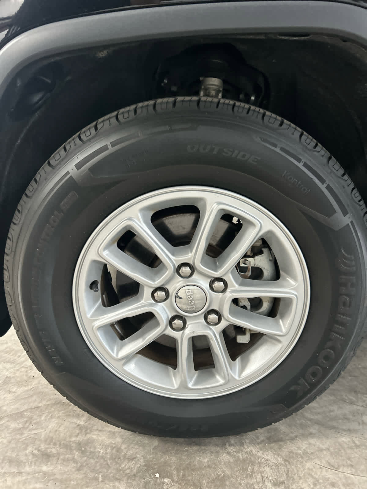 Used 2019 Jeep Grand Cherokee Laredo RWD image 11