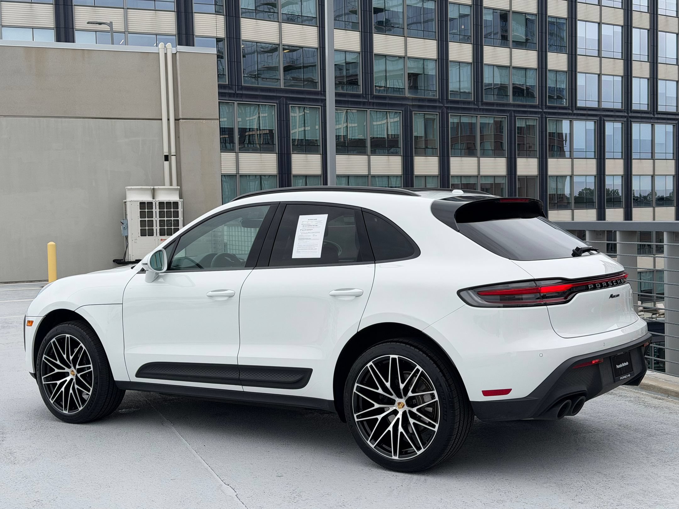 Certified 2026 Porsche Macan AWD/4WD image 3