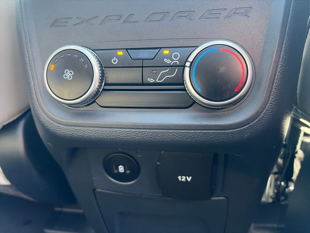 Used 2025 Ford Explorer Active w/ Active Comfort Package image 41