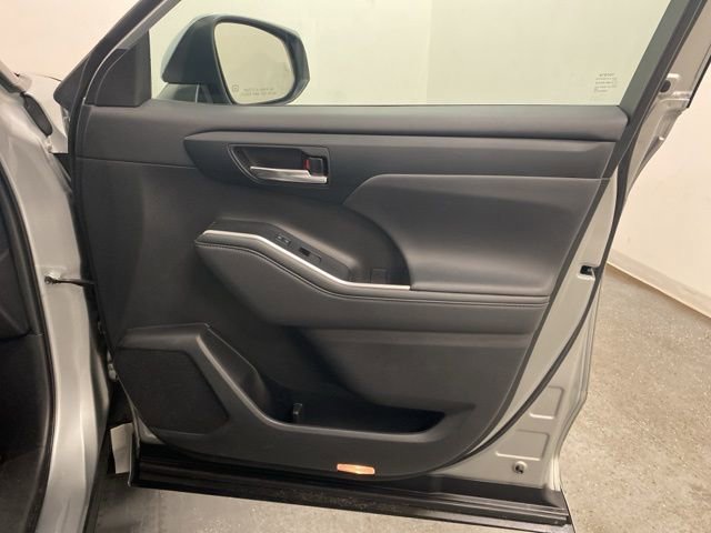 Used 2022 Toyota Highlander XLE image 26