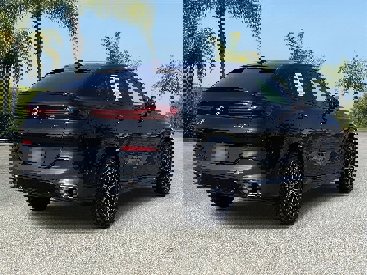 Used 2023 BMW X6 xDrive40i w/ M Sport Package image 4