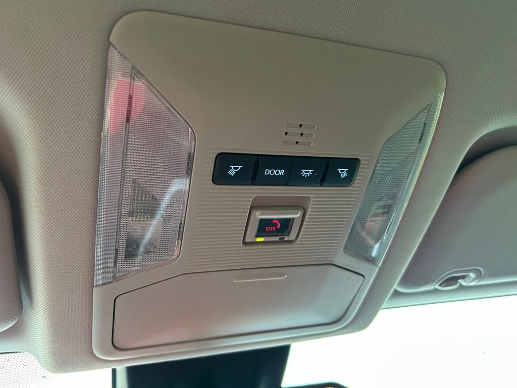 Used 2022 Toyota RAV4 LE FWD image 28