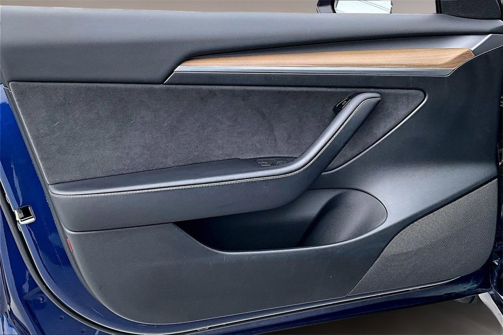 Used 2023 Tesla Model 3 Standard Range image 18