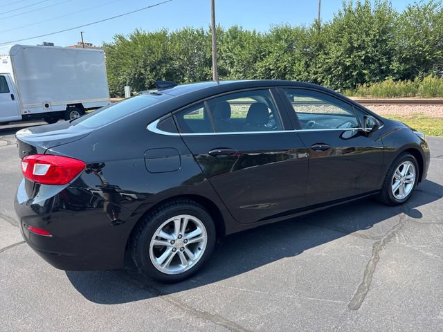 Used 2017 Chevrolet Cruze LT w/ Convenience Package FWD image 5
