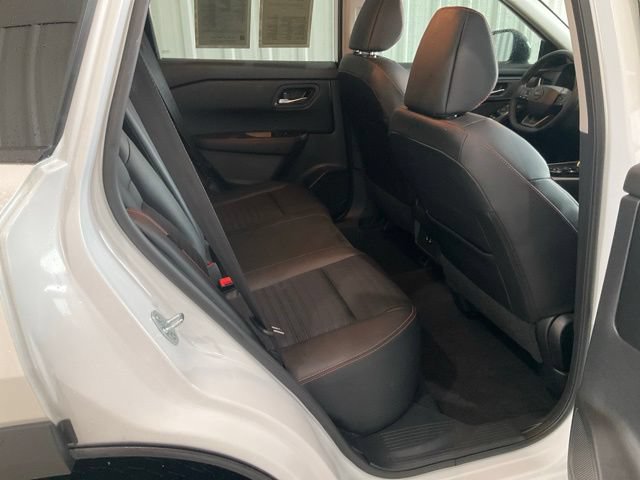 Used 2025 Nissan Rogue SV AWD/4WD image 22