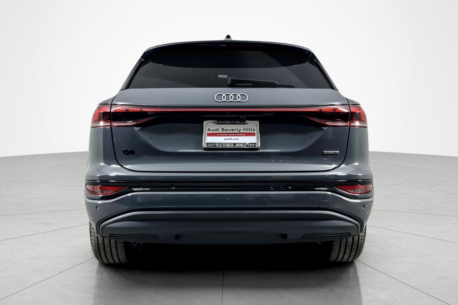 Used 2025 Audi Q6 e-tron Premium w/ Convenience Package image 4