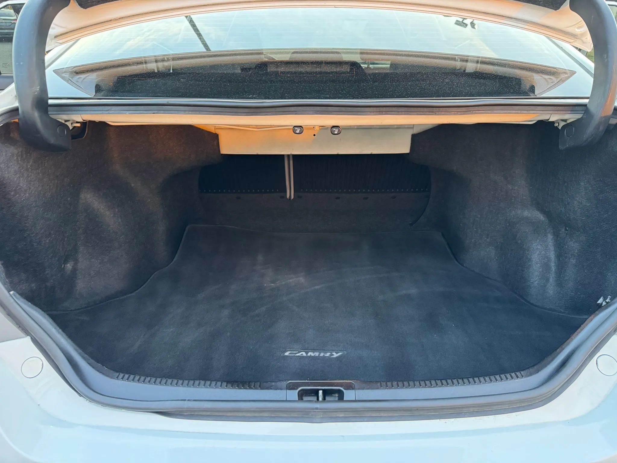 Used 2016 Toyota Camry LE FWD image 14