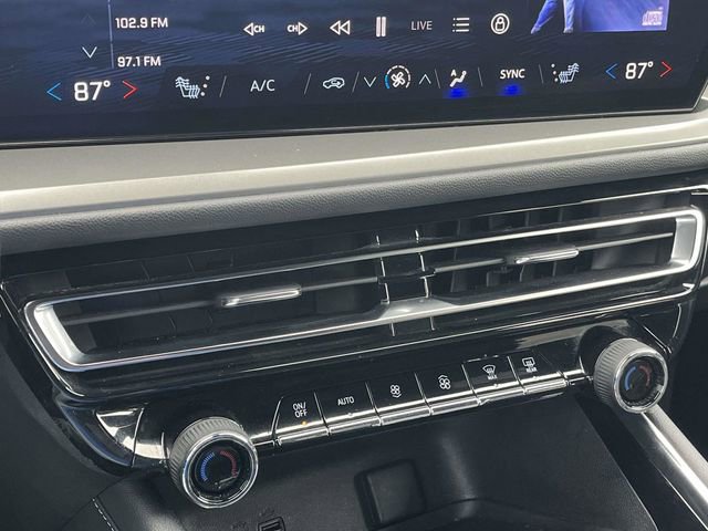 Used 2024 Chevrolet Traverse LT image 35