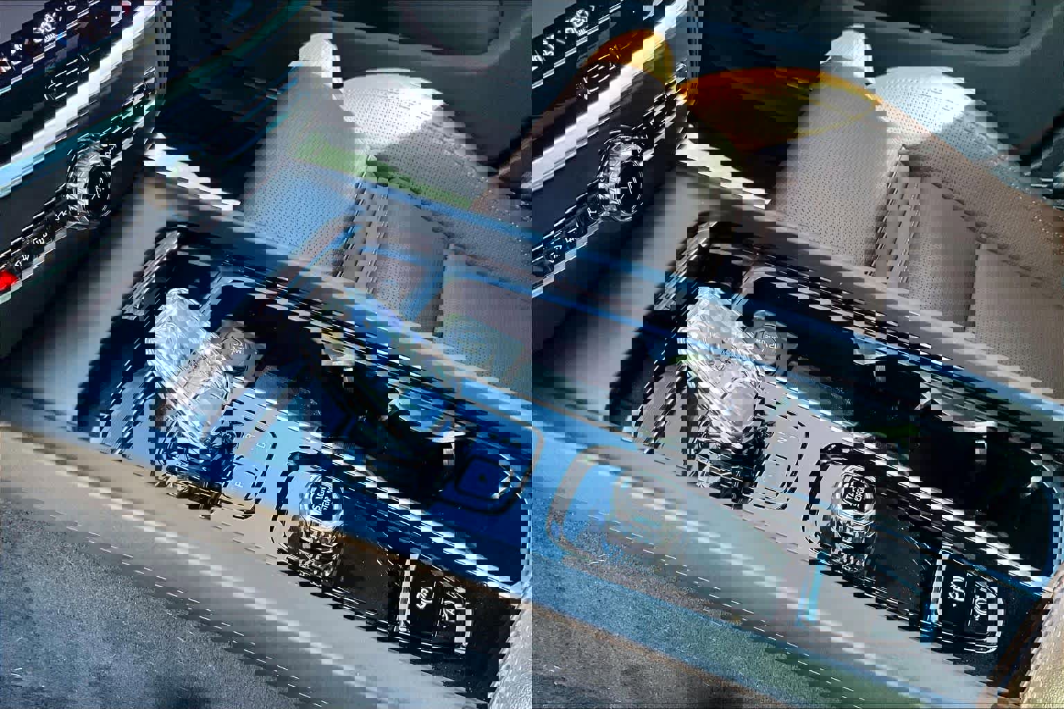 Used 2023 Volvo V60 B5 Cross Country Ultimate w/ Climate Package image 17