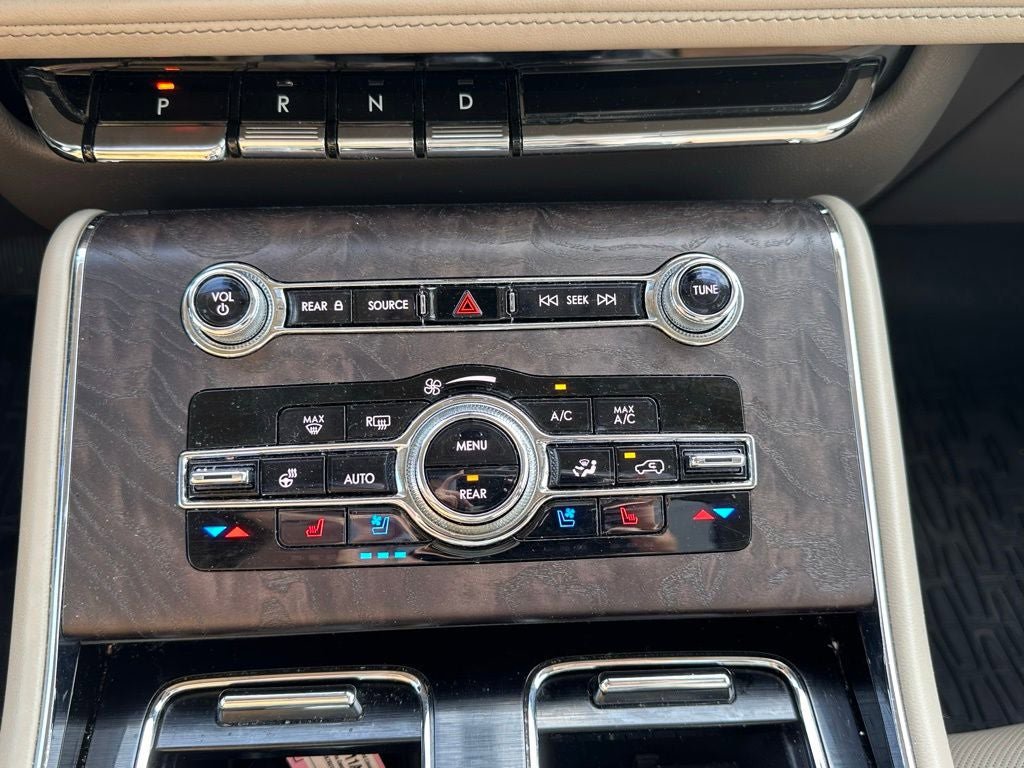 Used 2021 Lincoln Aviator Reserve w/ Equipment Group 201A AWD/4WD image 39