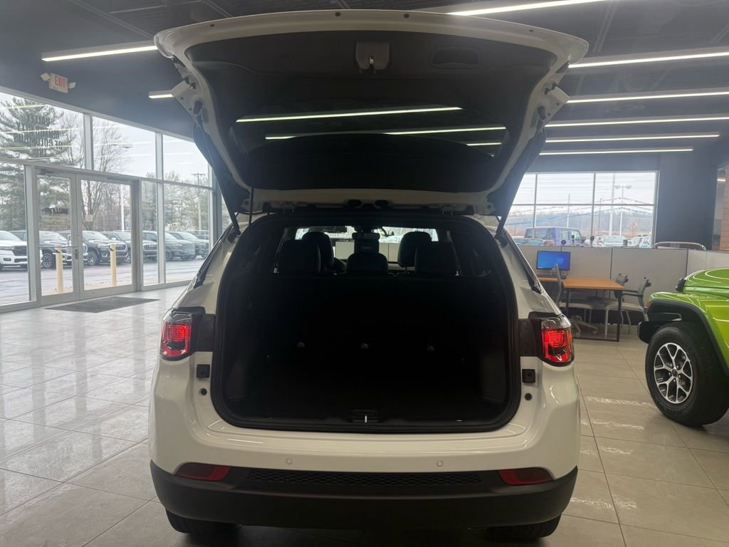 New 2026 Jeep Compass Limited image 32