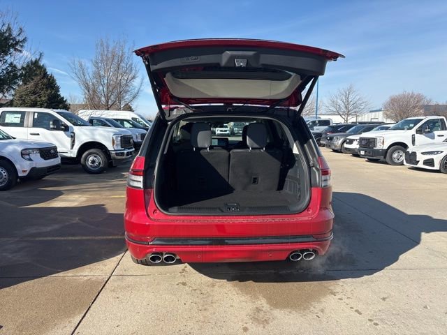 New 2026 Lincoln Aviator AWD w/ Jet Appearance Package image 6