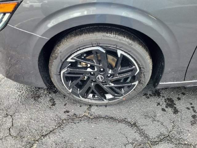 New 2027 Nissan Sentra SR w/ Floor Mat Package FWD image 5