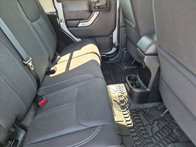 Used 2014 Jeep Wrangler Unlimited Rubicon w/ Connectivity Group AWD/4WD image 19