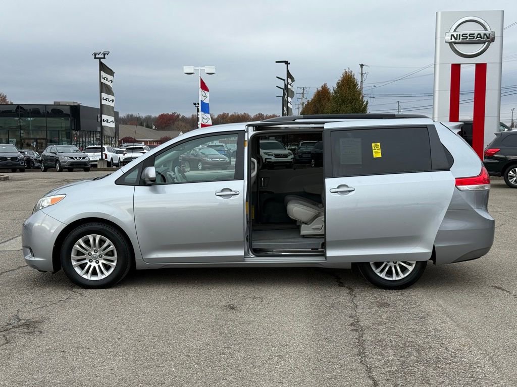 Used 2013 Toyota Sienna XLE image 13