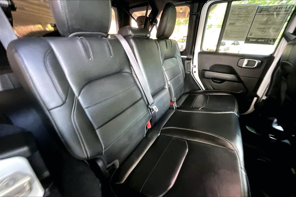 Used 2023 Jeep Wrangler Unlimited Sahara w/ Cold Weather Group AWD/4WD image 15