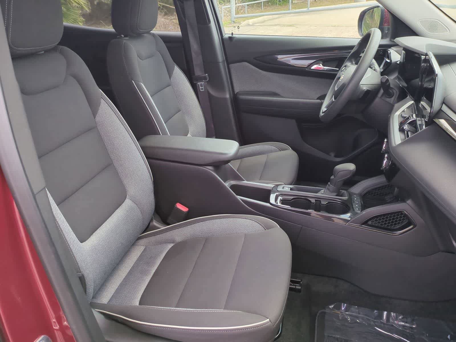 Used 2025 Chevrolet TrailBlazer LT AWD/4WD image 26