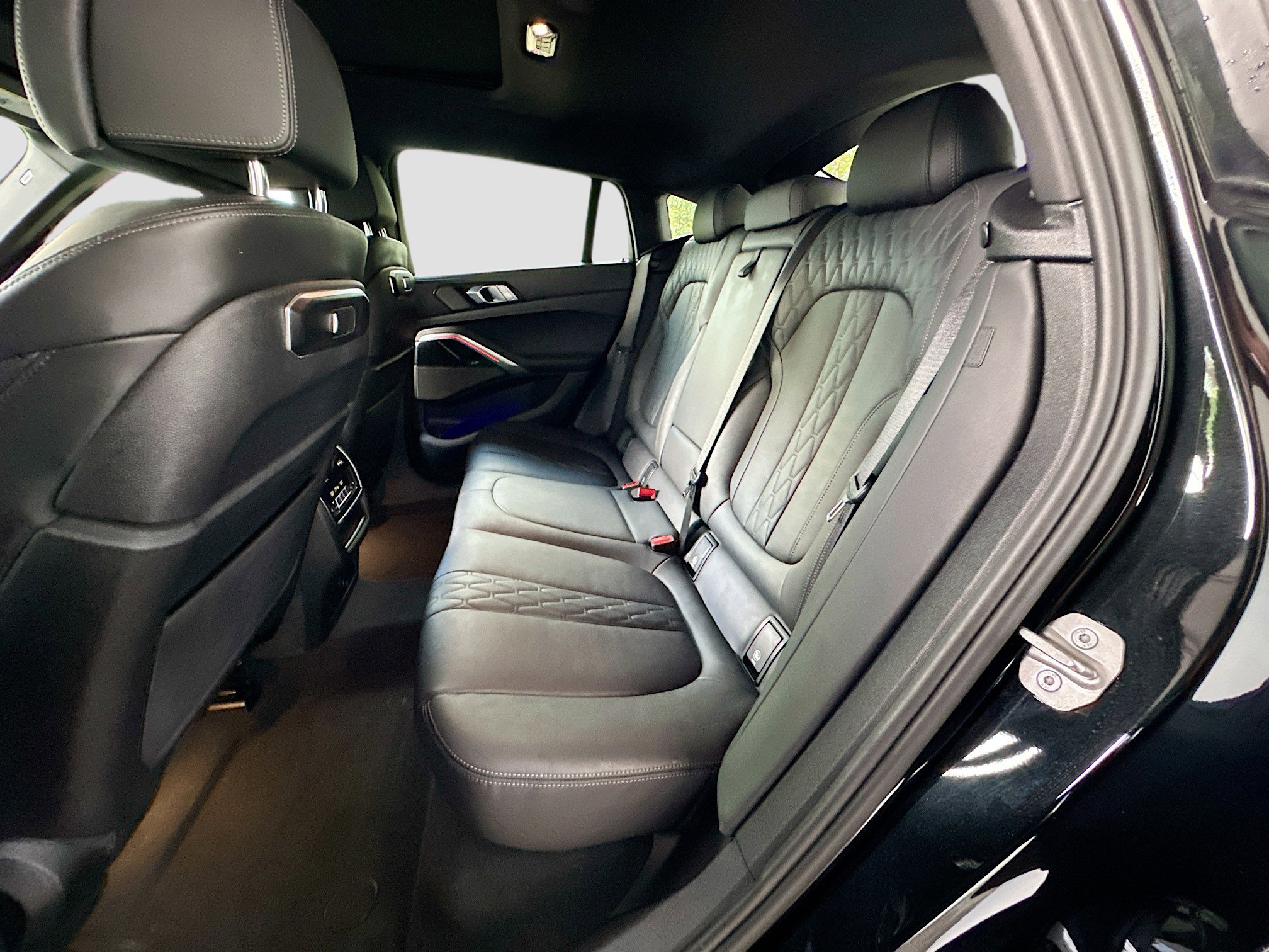 Used 2024 BMW X6 xDrive40i w/ Premium Package image 26