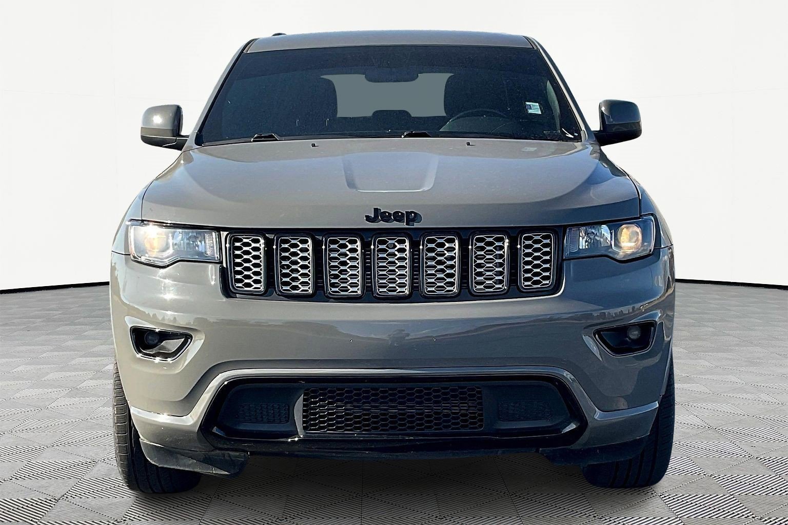 Used 2021 Jeep Grand Cherokee Laredo X image 3