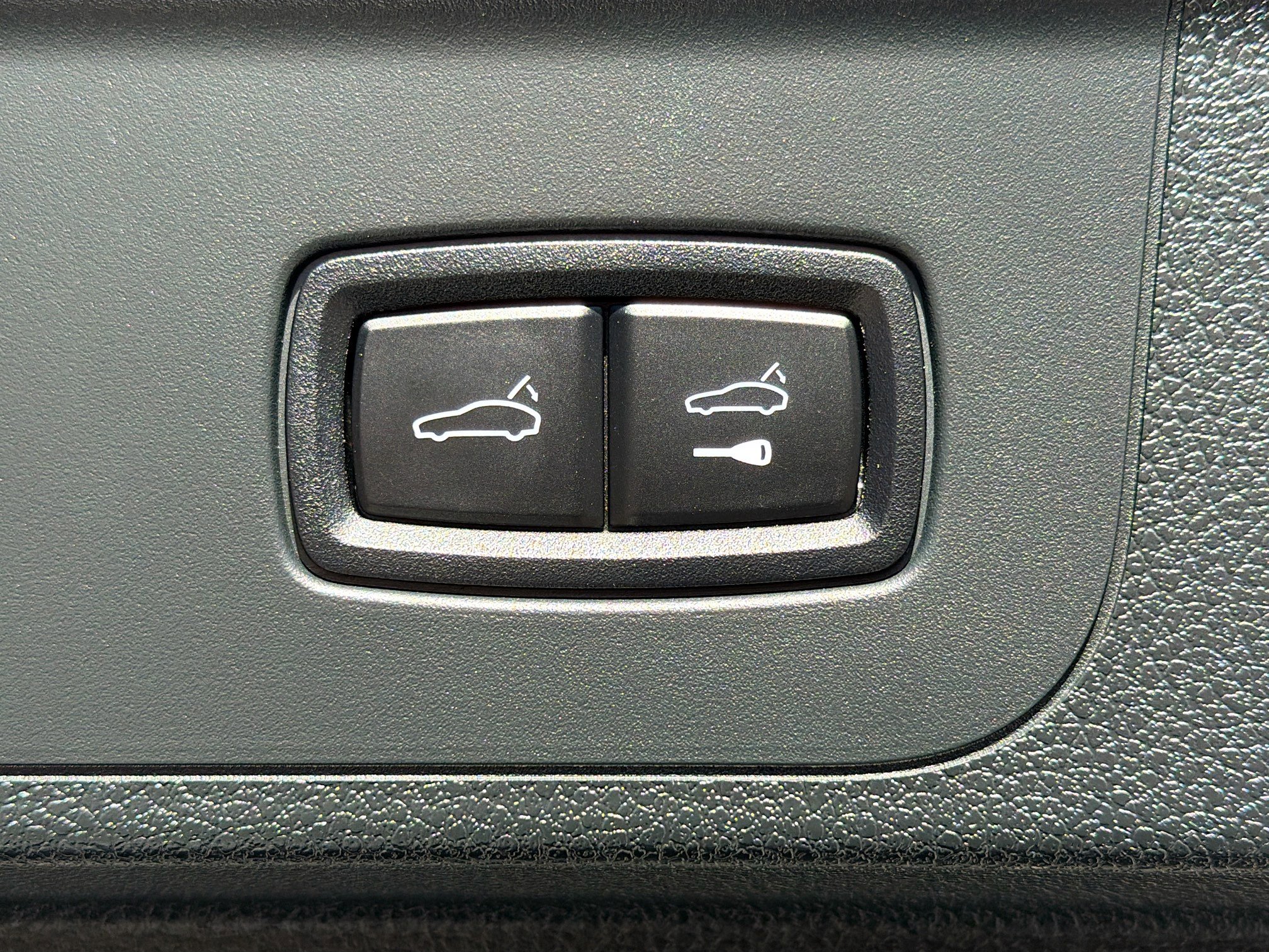 Used 2023 Porsche Panamera 4S w/ Premium Package image 12