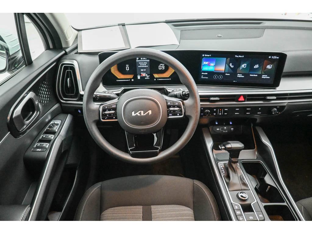 Certified 2025 Kia Sorento LX image 14