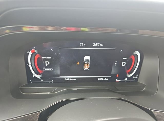 Used 2024 Nissan Pathfinder Platinum w/ Cargo Package image 5