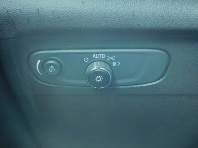 Used 2021 Buick Envision Essence image 30