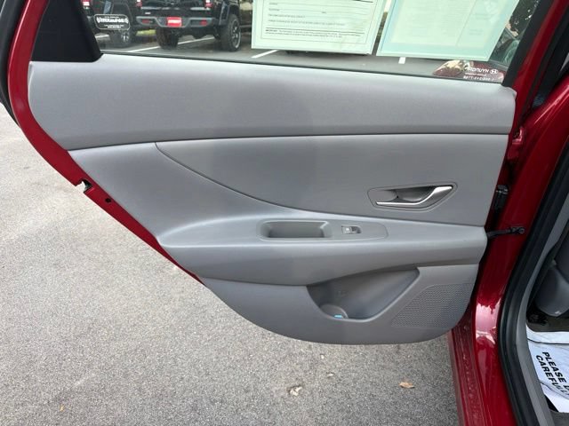 Used 2024 Hyundai Elantra SEL FWD image 16